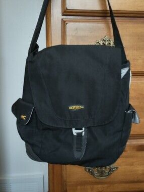 KEEN Black Oswego Messenger Laptop Bag - Durable Crossbody for Men